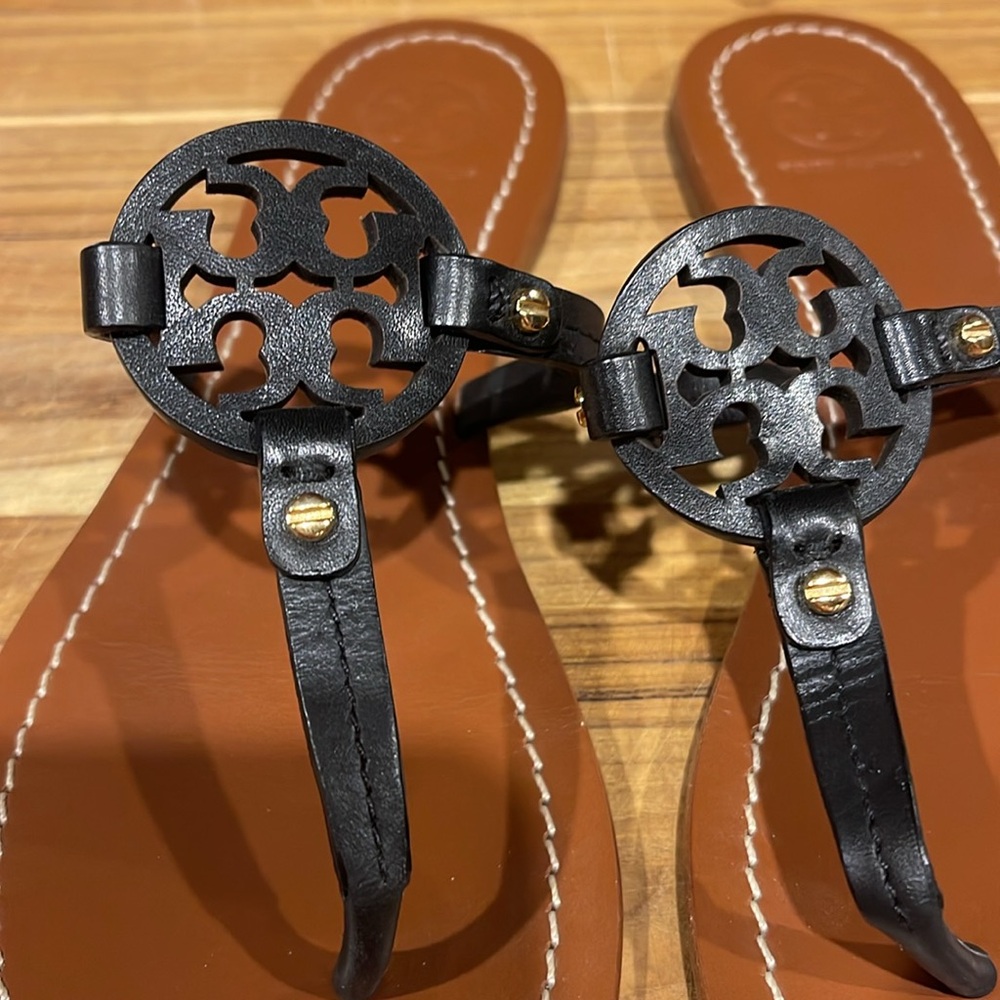 Authentic Tory Burch black logo sandals - Picture 2 of 5
